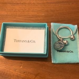 Brand-New Tiffany & Co. Sterling Silver Round Tag Key Ring in Original Package